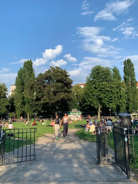 🇩🇪 Berlin Sunday Guide: Flea Market & People-Watching!