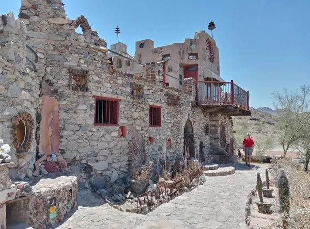 Arizona’s Mystery Castle: A Desert Enigma 🌵🏰（1）