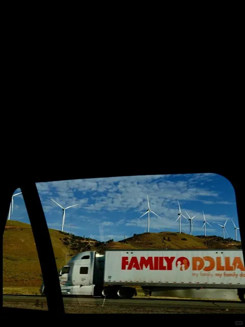 California Road Trip: Unexpected Scenery in Bakersfield 🚗