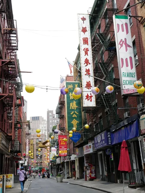 🏮🌉 NYC’s Chinatown: A Qing Dynasty Time Warp 🎬🍡