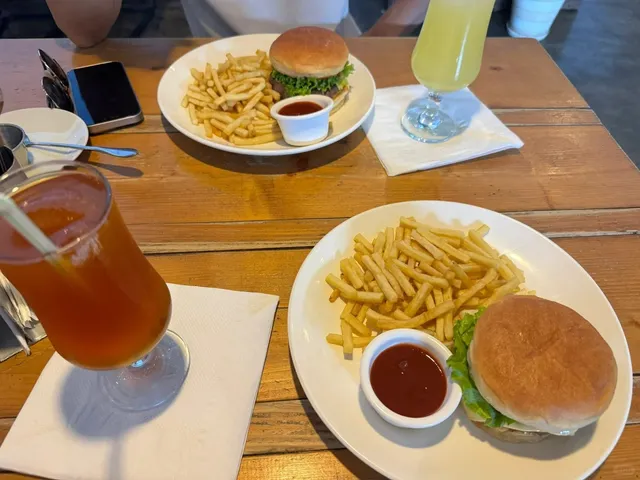 Finally, Ethiopia's BEST Burger! 🍔✨ | Sishu Burger Review