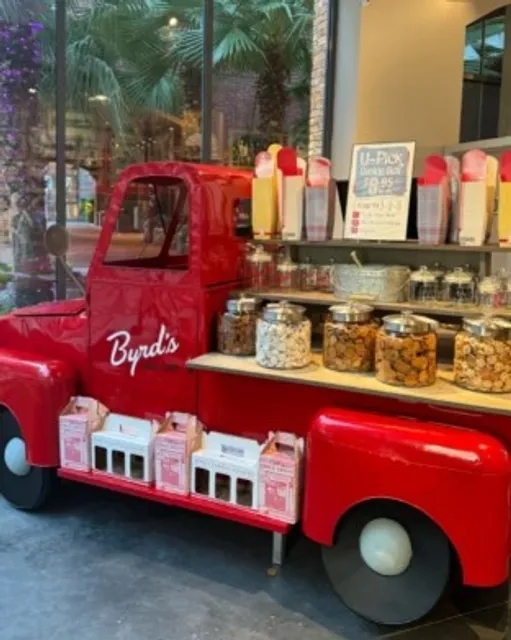 🍪 Byrd's Famous Cookies: The Perfect Savannah Souvenir! 🎁