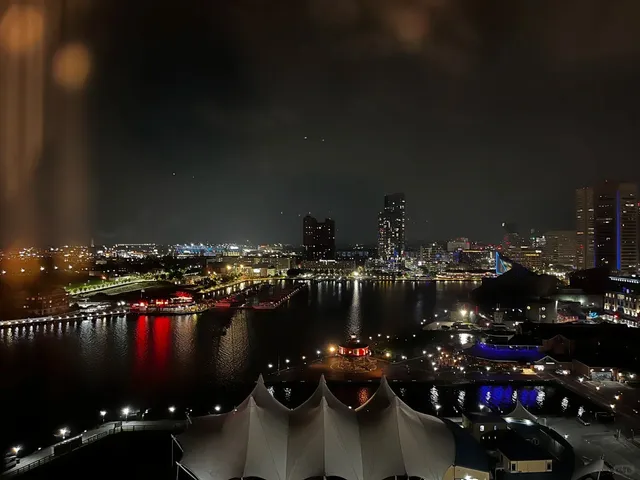 🇺🇸 ​​Baltimore Inner Harbor: A Seafood Lover’s Paradise!​​ 🦀🌊