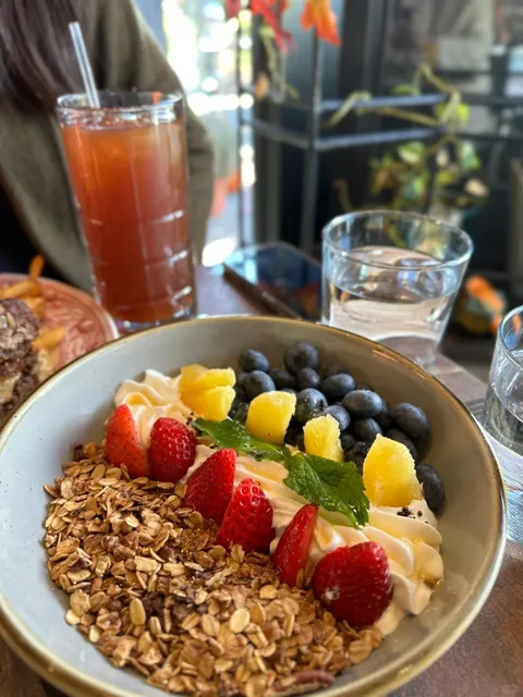 DMV | Weekend   Exploration The yogurt bowl here is just too good!