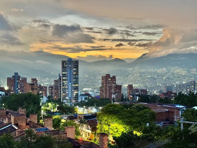 Adventures in Colombia 🇨🇴: Medellín - From Narco Capital to Digital 