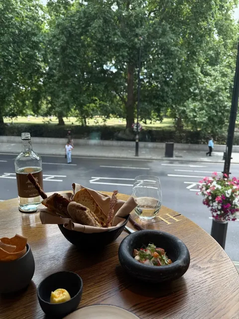 🇬🇧 Hide: Where Michelin Stars Meet Park Views! 🌳✨