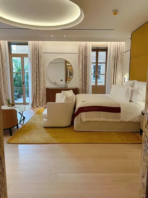   This Hotel's Rave Reviews Are LEGIT! 👍 Location is PERFECT!! 