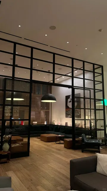 LA Hotels Near Hollywood 🎬🏨