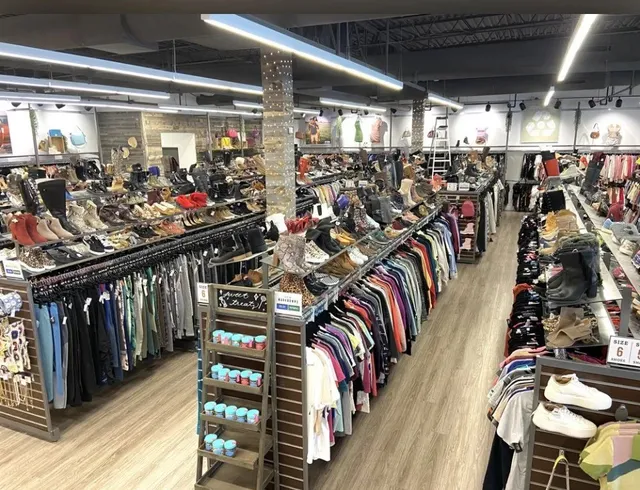 🛍️ Columbus Vintage Shopping Tour Vol.2: Uptown Cheapskate (Dublin)