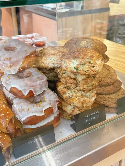 NYC Nordic Bakery 🍞｜Addicted to Cinnamon & Cardamom Buns! 😍