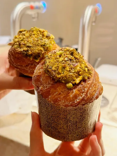 NYC 🍞｜Molten Pistachio Cruffin – Midtown French Bakery