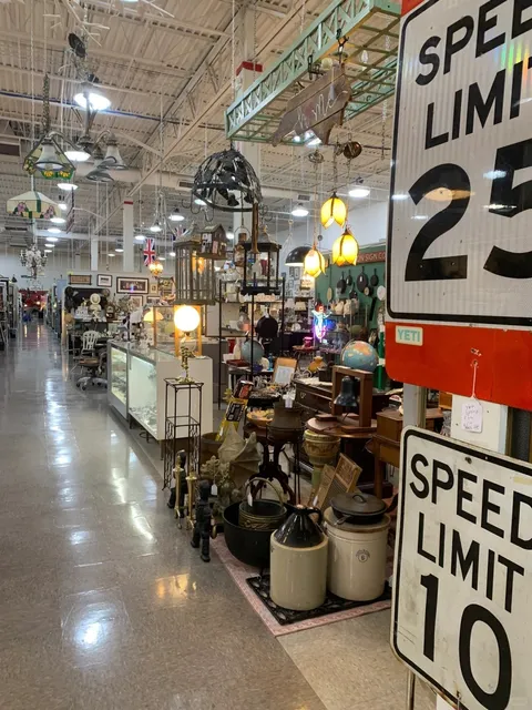 North Carolina Store Hunt | Such a Fantastic Treasure Vintage Shop​