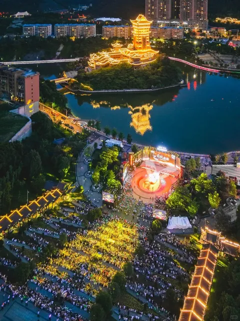 Open-Air Music Stage - Da'an Forest Park 🌳🎶🏟️(2)