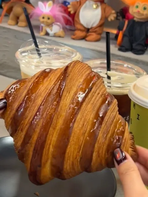 ☕ Misfit Coffee | A Cozy Hideaway for Coffee Lovers