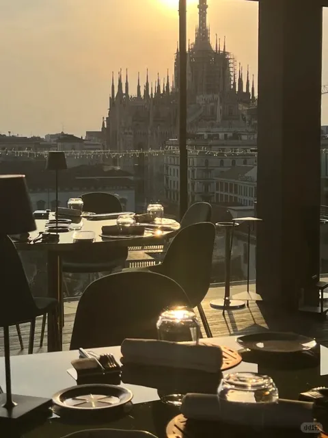 Milan's Stunning Floor-to-Ceiling Window Restaurant | Alto Ristorante 