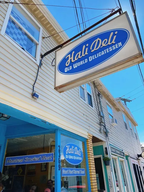 🇨🇦 Halifax's Best-Kept Brunch Secret: Hali Deli - Where Locals Line 