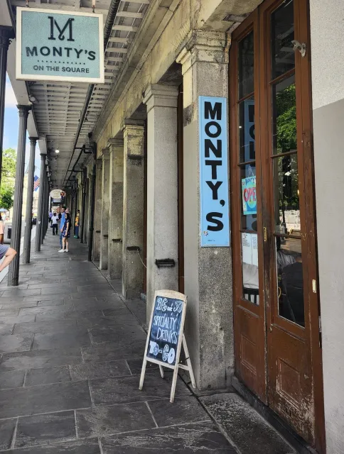 Great Eatery at Jackson Square! 🏛️🍽️