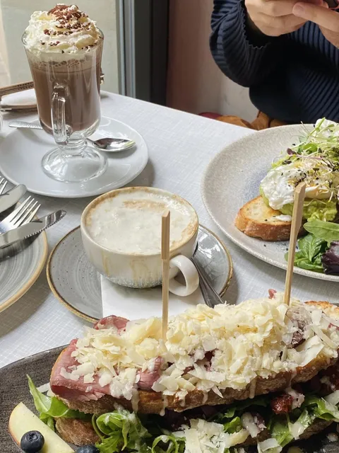 Berlin, this beef sandwich literally knocked me out with its aroma 🥹