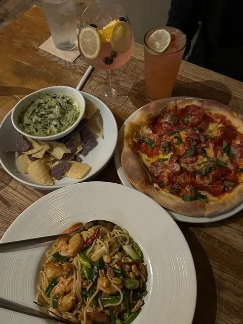 San Francisco restruant--California Pizza Kitchen