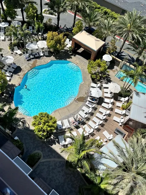  ✨ Stay Steps from Disneyland at Anaheim Marriott! 🏰