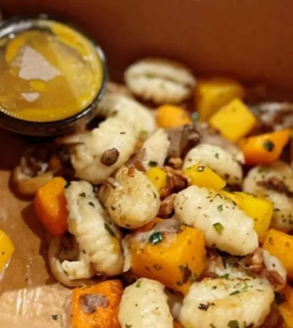 🏨 Rhett | Coastal Elegance at The Alida Hotel