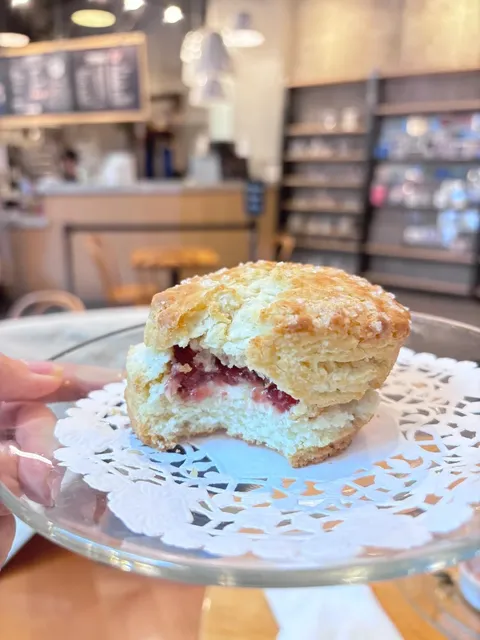 Ottawa's Coziest Witch-Themed Scone Haven: The Scone Witch Review 🧙‍♀
