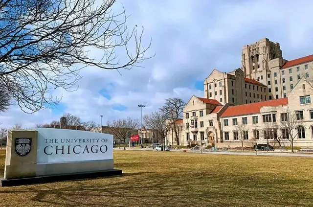 📍Discover a University Each Day - University of Chicago 🏈🎓