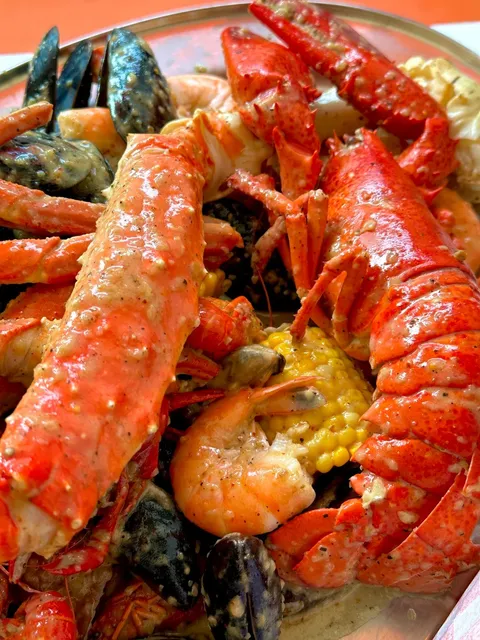 Way Too Popular🔥 This NYC Seafood Spot Needs Investigation! 🦞