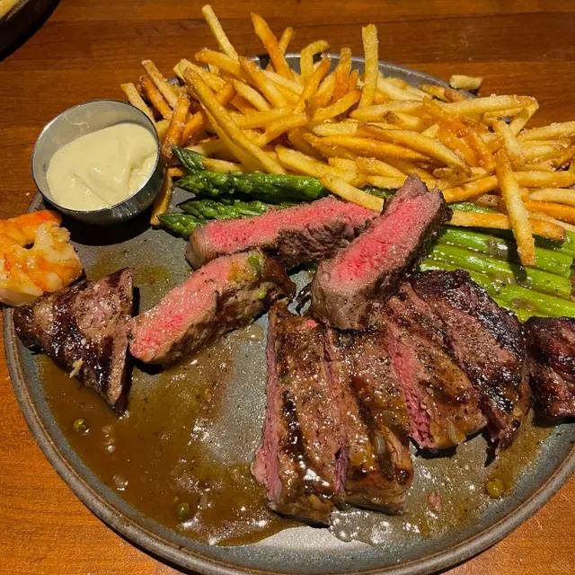 🇨🇦This Mississauga Steakhouse Nails PERFECT Steaks! 🥩✨