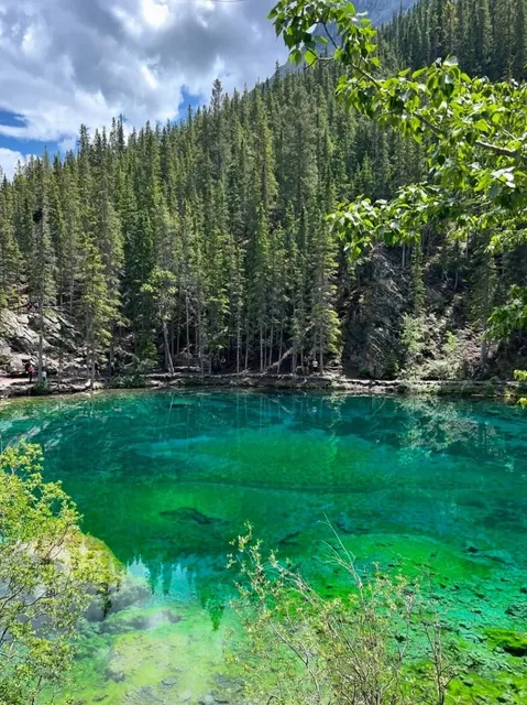Is this the Five-Color Pond of Jiuzhaigou?