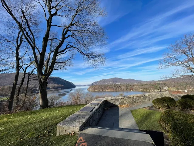 United States Military Academy(1)