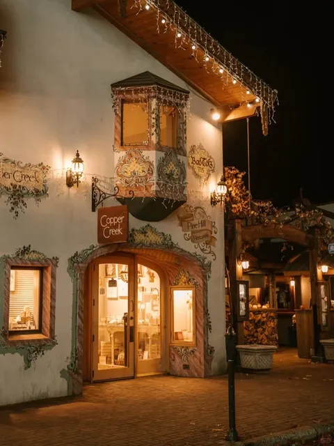 🎄 Seattle Day Trip | A Fairytale Christmas in Leavenworth! 🏔️✨