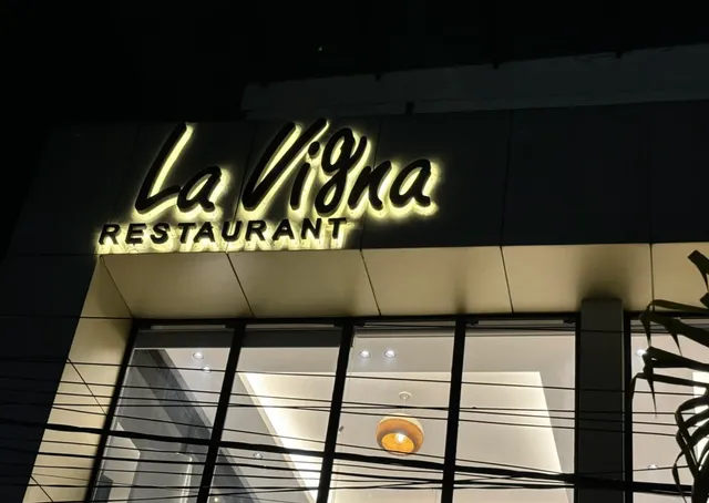  Douala Food Radar | La Vigna In-Depth Review