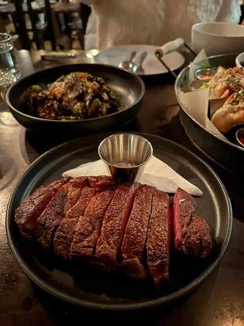 Ottawa's Ultimate Steak Experience: The Whalesbone Elgin Street 🥩✨