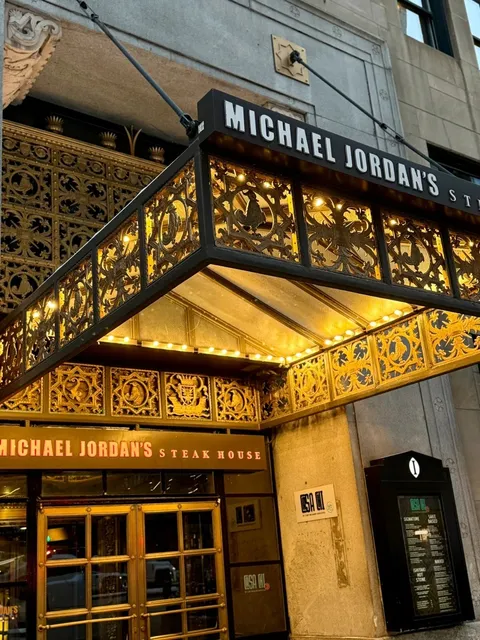 A Solo High-End Steak Experience in Chicago 🍷🥩