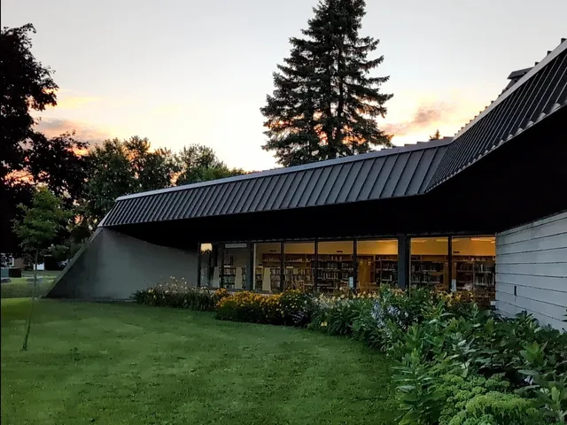 Ottawa Library Review - Hazeldean Branch