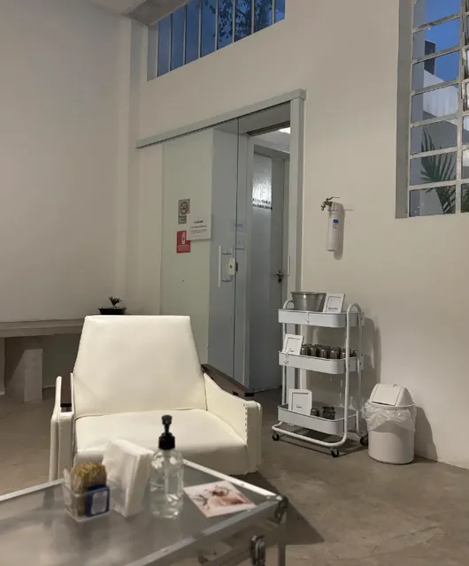 Sao Paulo 🇧🇷 Cafe | A puppy's solid color coffee shop