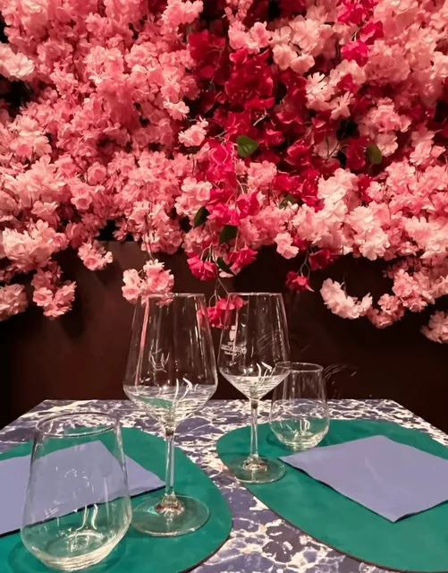 Delicious truffles, cozy bar & swimming pool