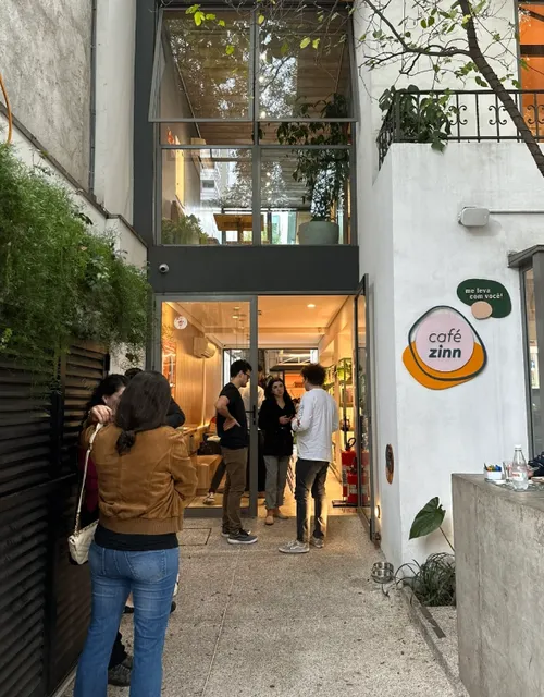 Sao Paulo 🇧🇷 coffee shop | weekend soak in the shop and walk the dog