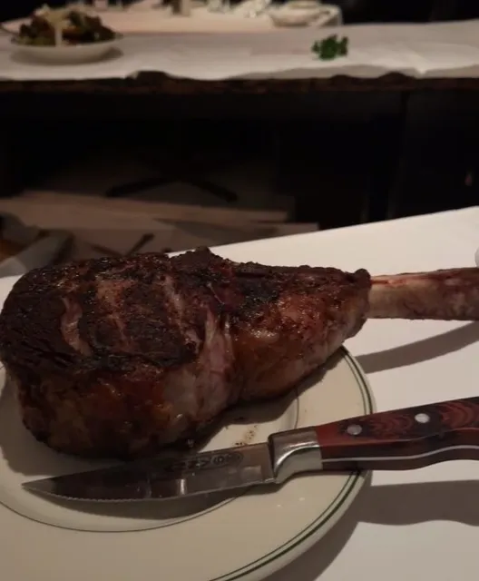 Manny's Steakhouse | A Minneapolis Legend for Meat Lovers 🥩✨