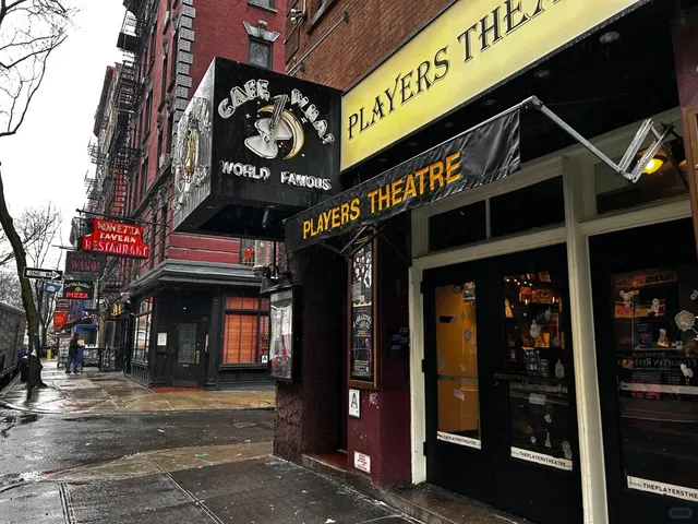 A Pilgrimage Through Bob Dylan's Greenwich Village 🎸🗺️