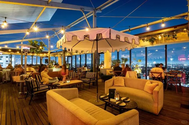 Where to Celebrate New Year's Eve in LA — Like a Local! 🎆✨