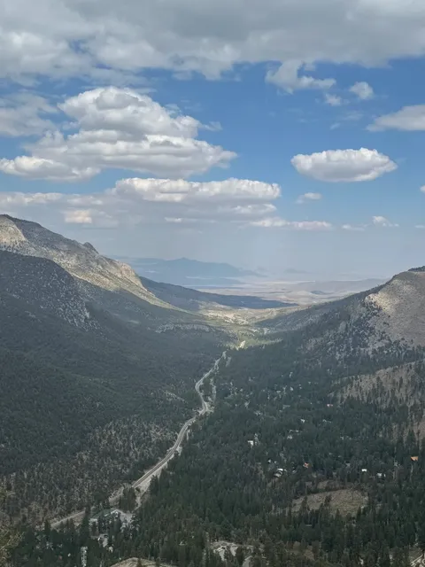 A Quick Hike Beats a Quick Gamble – Vegas' Hidden Summer Escape 🌿