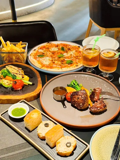 Enjoying Italian cuisine in an art gallery??