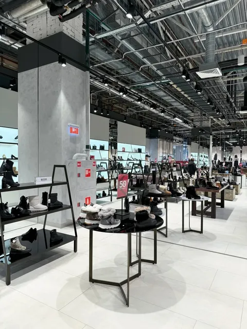 Dive into the Shopping Paradise of Мега Mall! 🎉🎊🛍️(2)