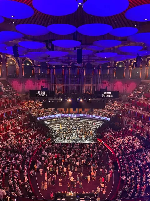 🇬🇧 Royal Albert Hall: Where Waltzes Come Alive!  