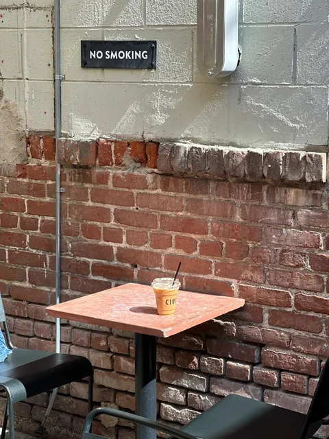 Los Angeles Cafe Spotlight｜This Coffee Shop Nailed the Chill Vibes! 🫴