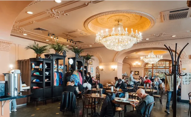 Vladivostok｜100-Year-Old Canteen with Palace Vibes & Soviet Prices!