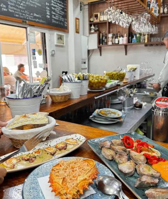 A food shop that local people in Seville go to 😍😍😍