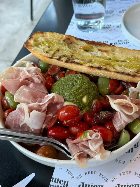 🇬🇷 Athens Food | Unforgettable Super Juicy Salad!